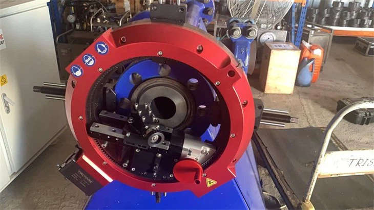 Las caras de engranajes Bull utilizan una máquina para refrentar bridas de montaje OD, servicio in situ
